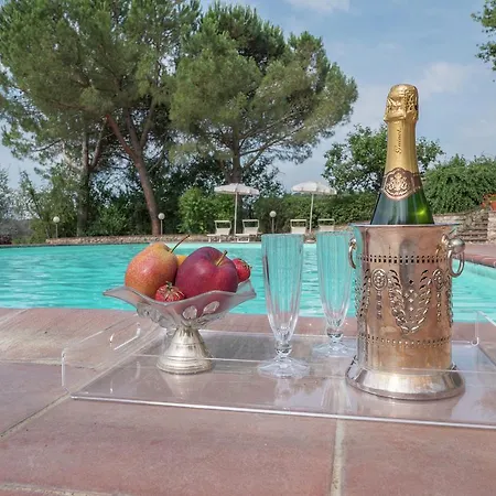 In With Pool And Tuscan Views Feriehus